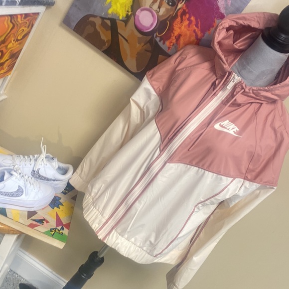2/$50 🎉HP • Nike Women's Sportswear Windrunner Jacket - Picture 4 of 12